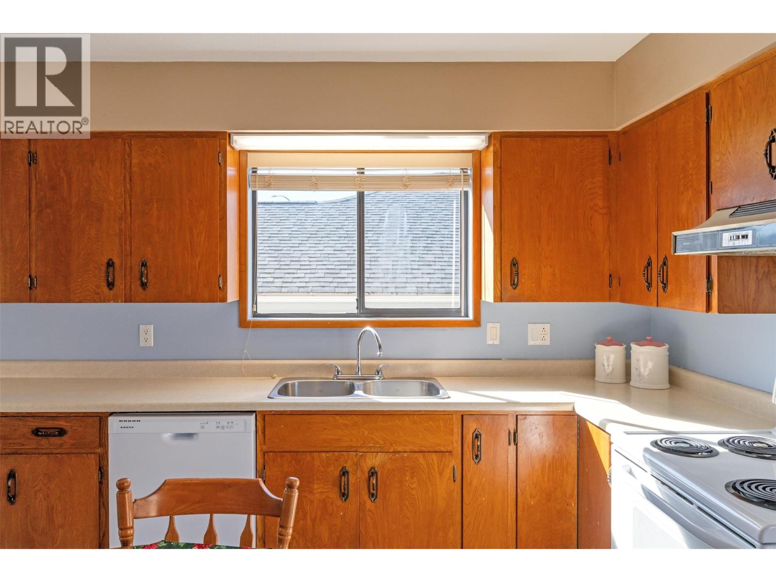 5808 Columbia Street, Oliver