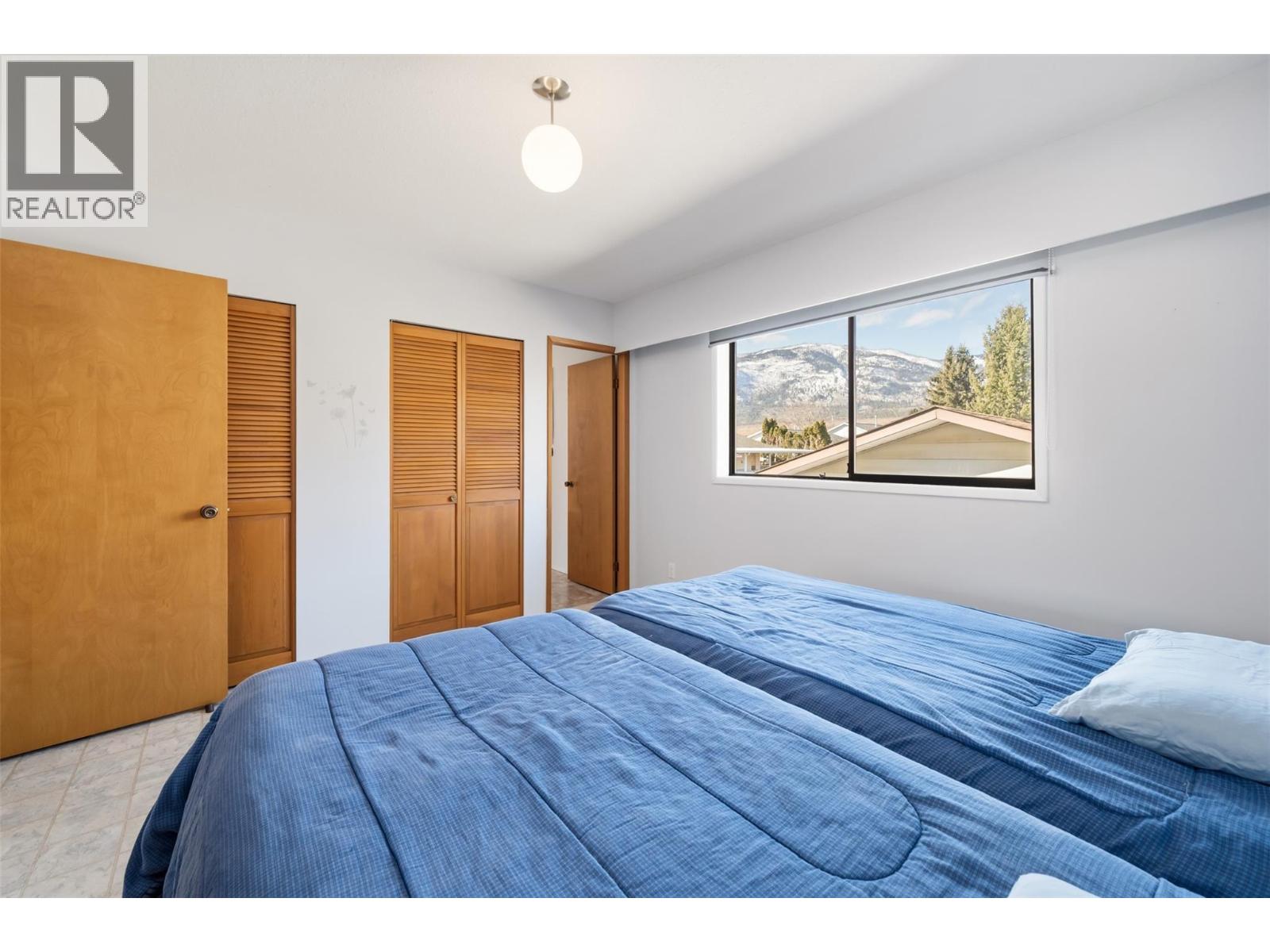 5808 Columbia Street, Oliver