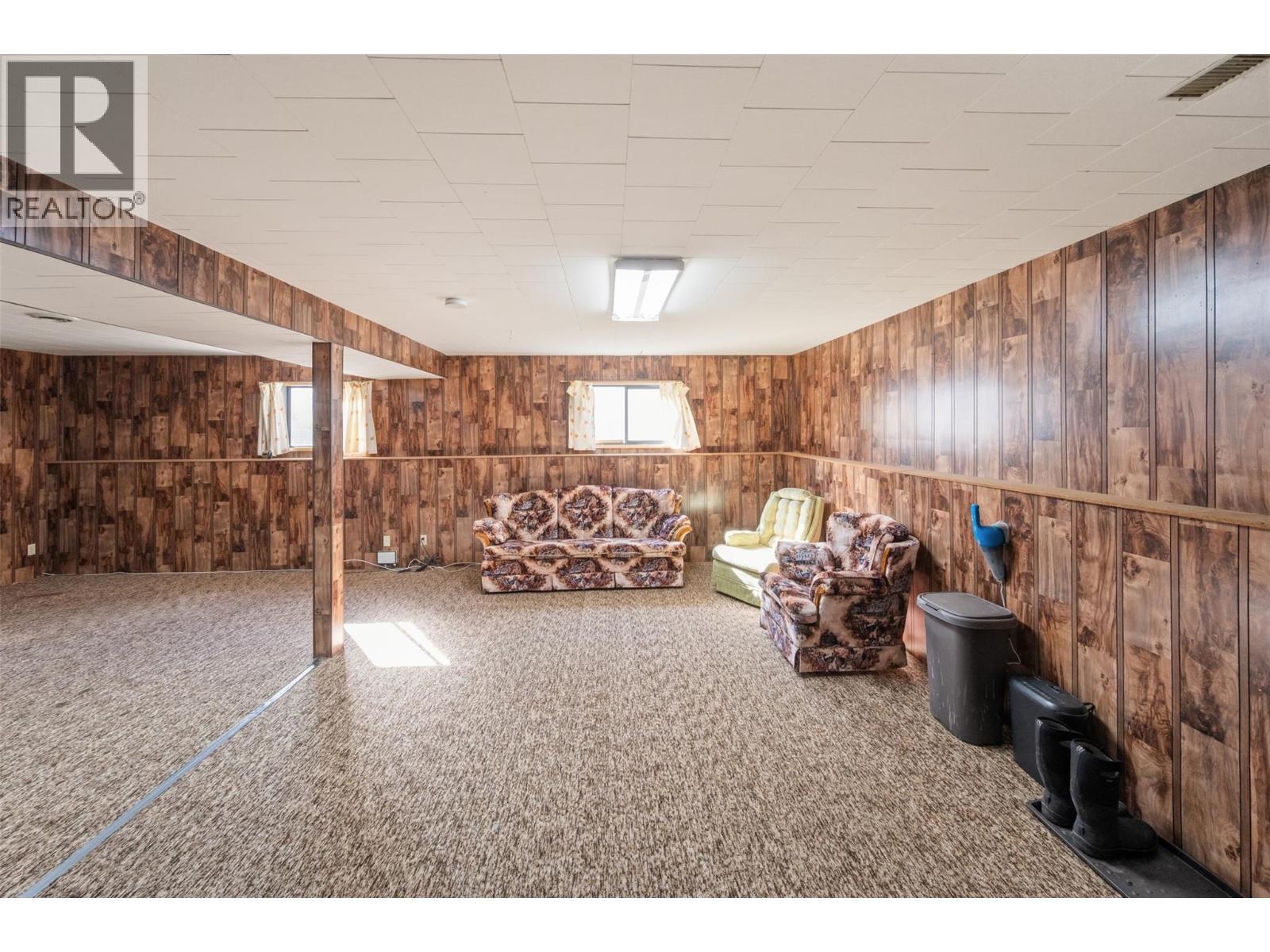 5808 Columbia Street, Oliver