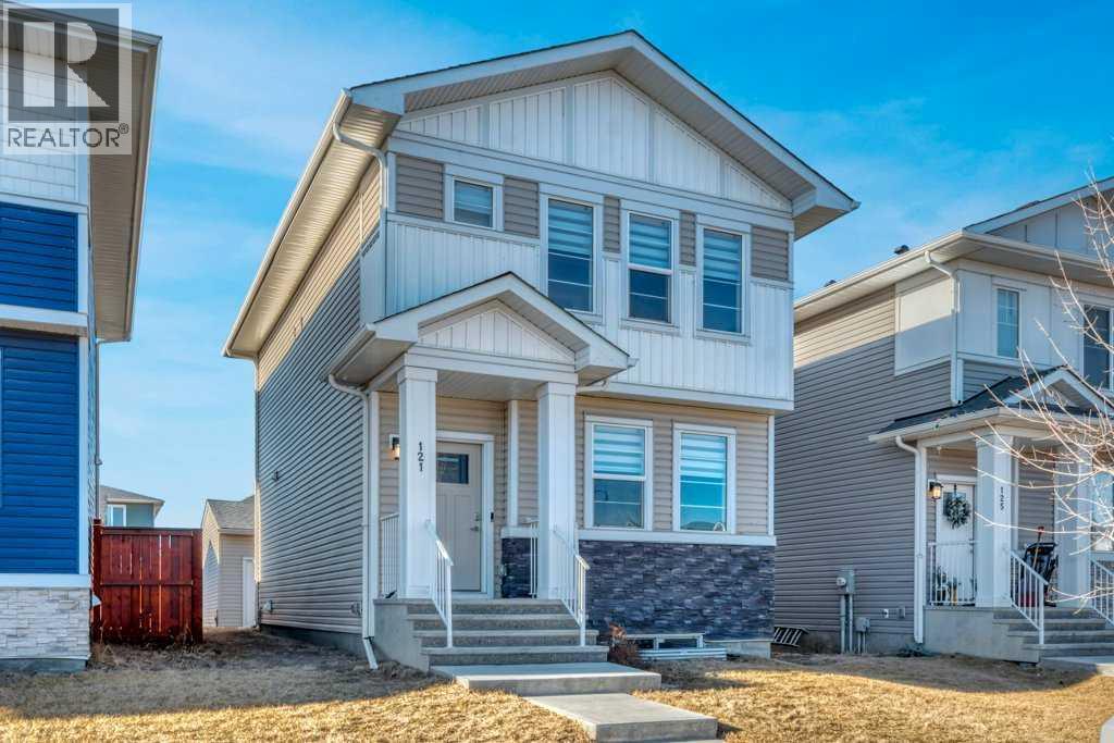 121 Dawson Circle - Photo 2 of 42, Chestermere, Alberta