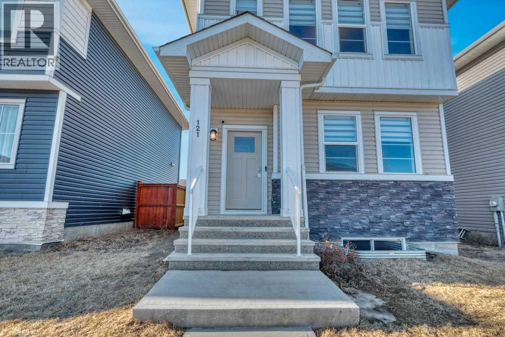 121 Dawson Circle - Photo 3 of 42, Chestermere, Alberta