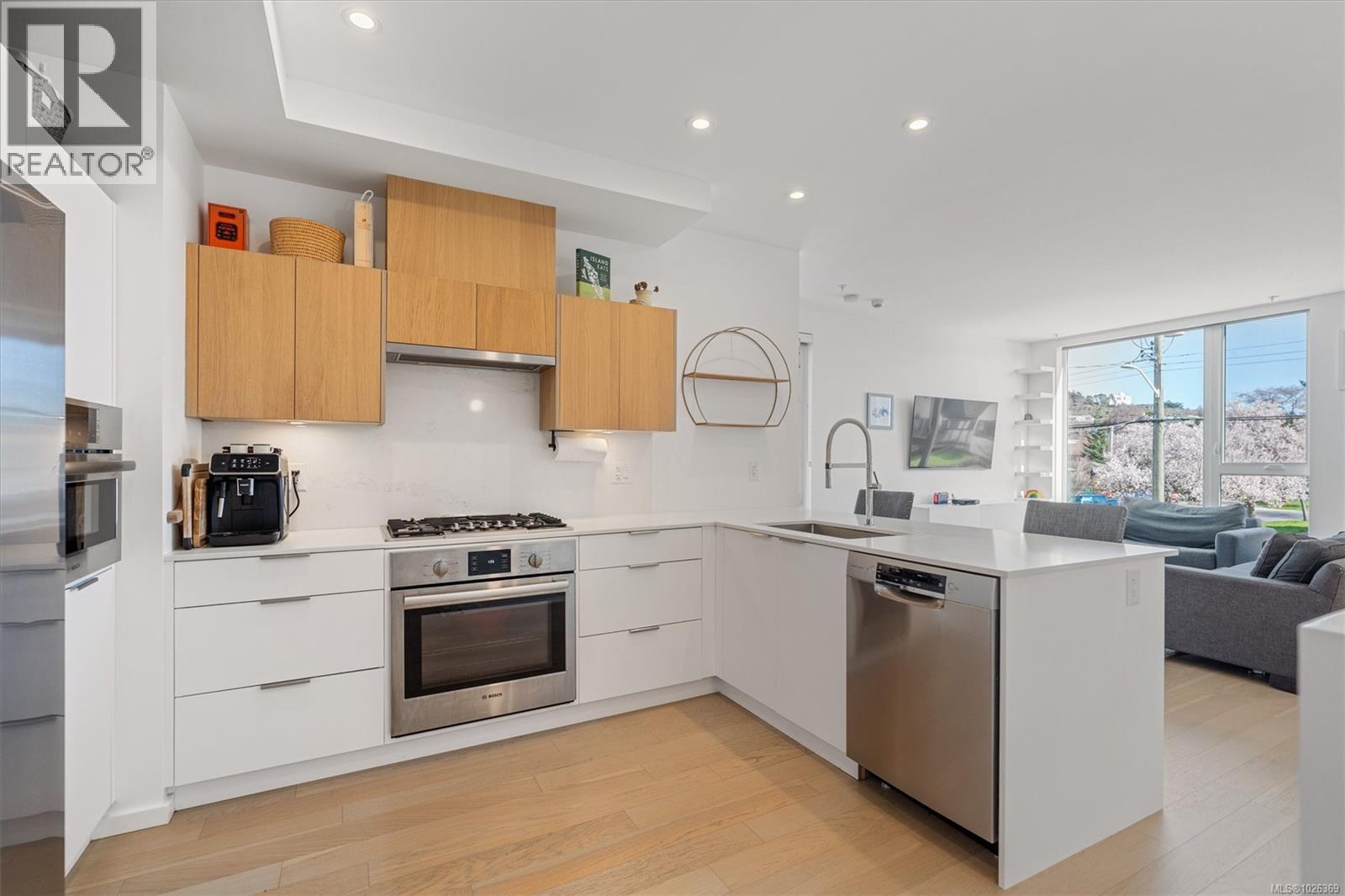 105 1720 Fairfield Road, Victoria