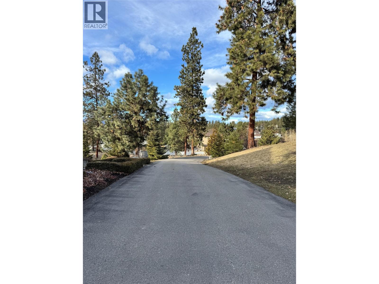  3990 Fairwinds Court, Kelowna