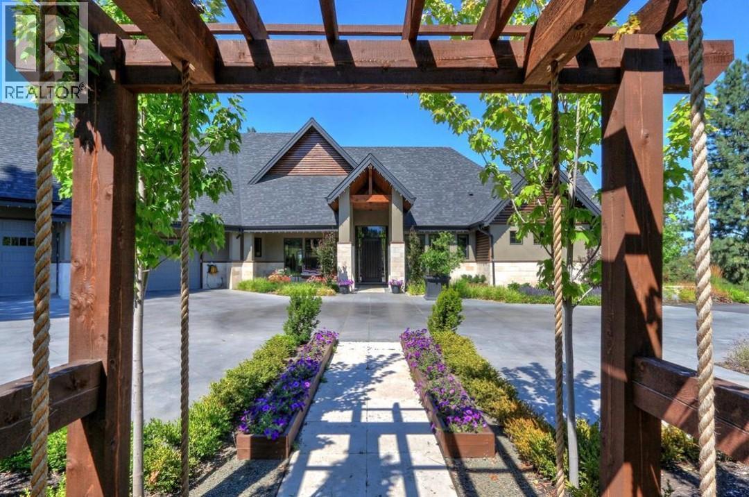  3990 Fairwinds Court, Kelowna