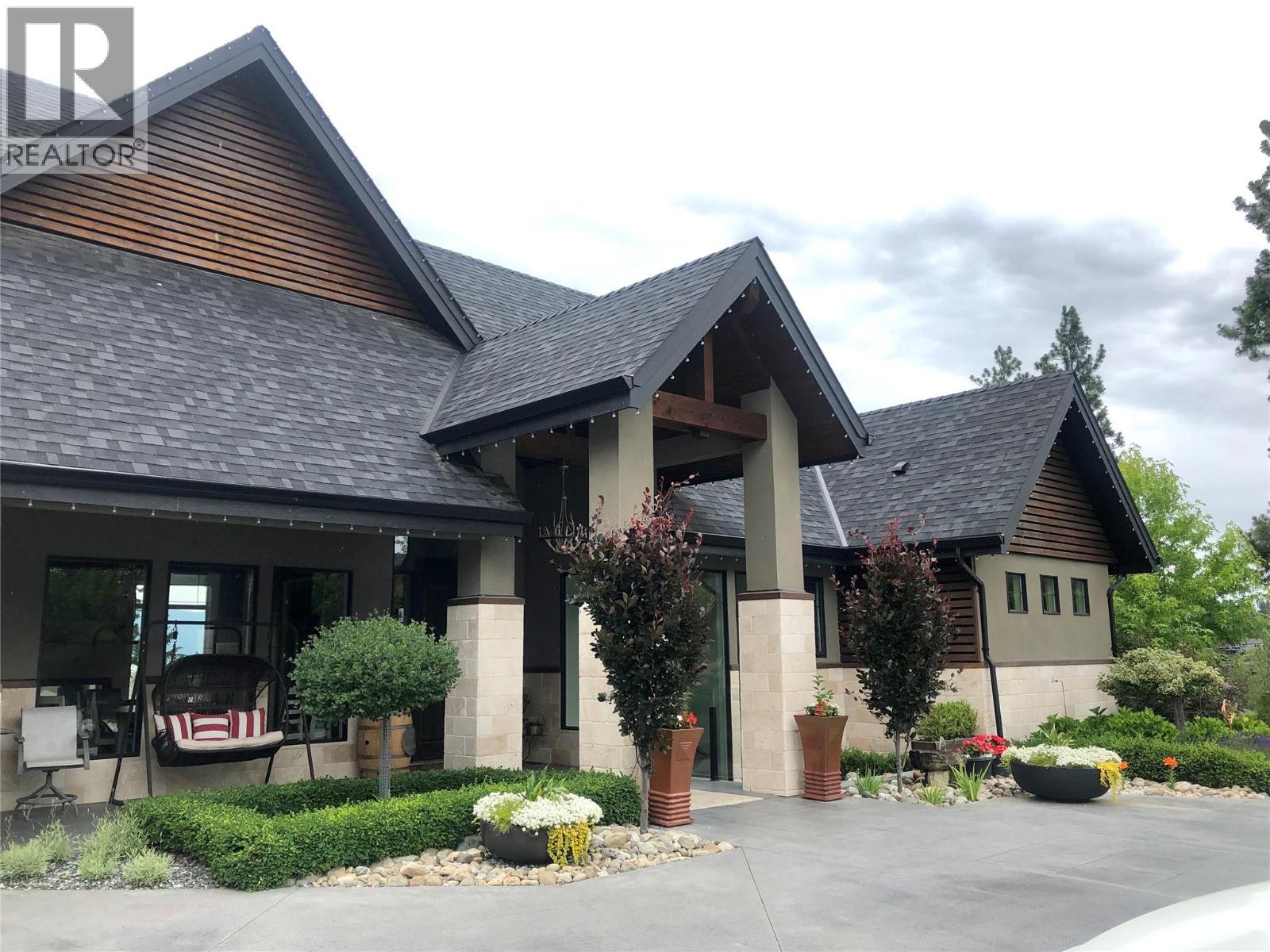  3990 Fairwinds Court, Kelowna