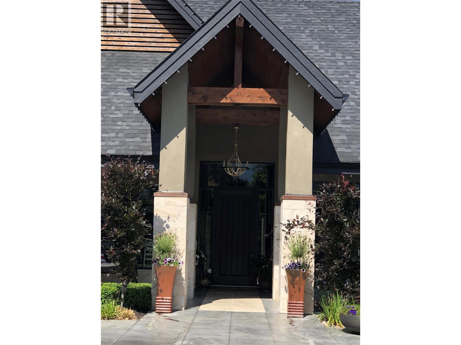  3990 Fairwinds Court, Kelowna