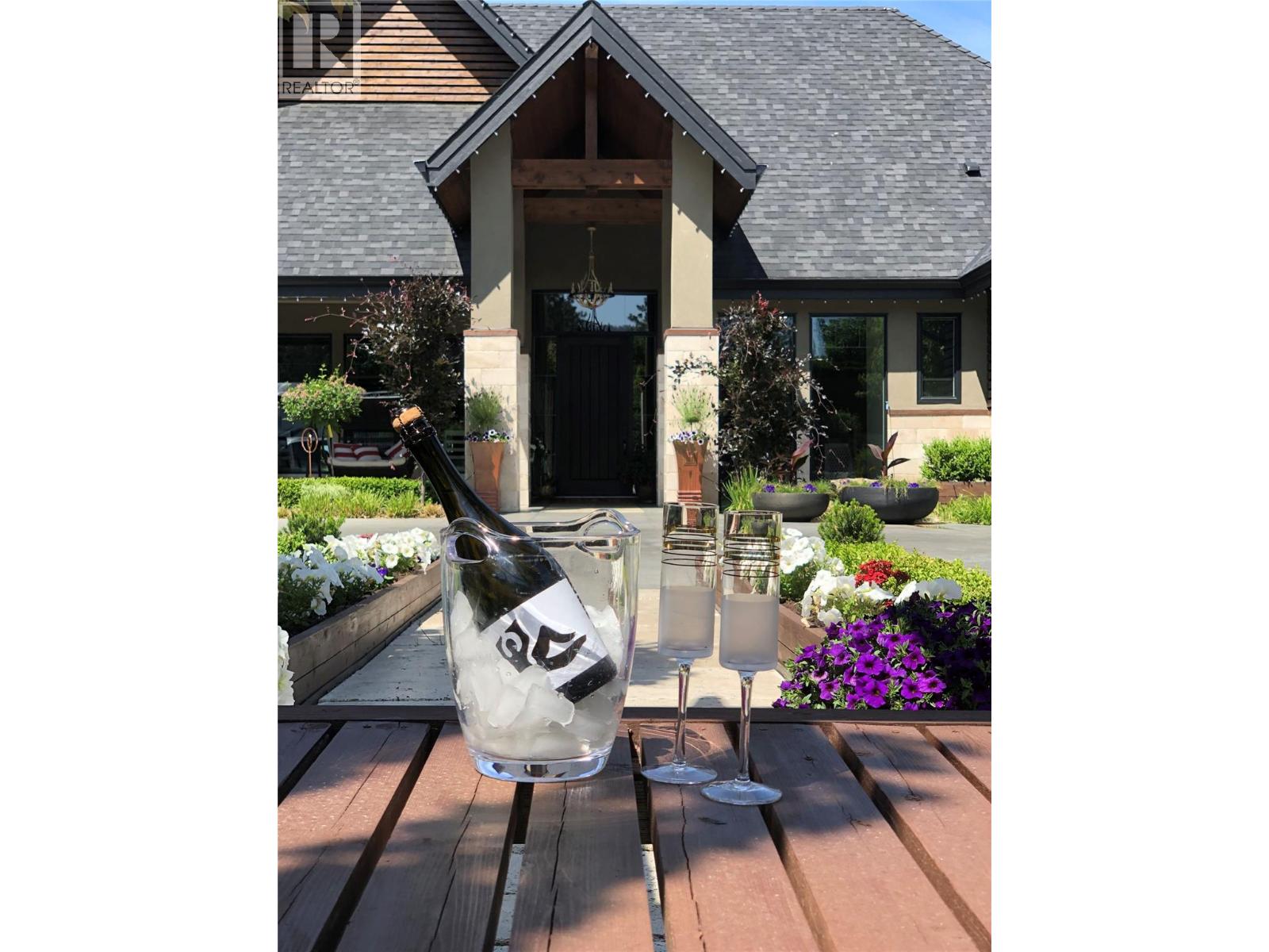  3990 Fairwinds Court, Kelowna