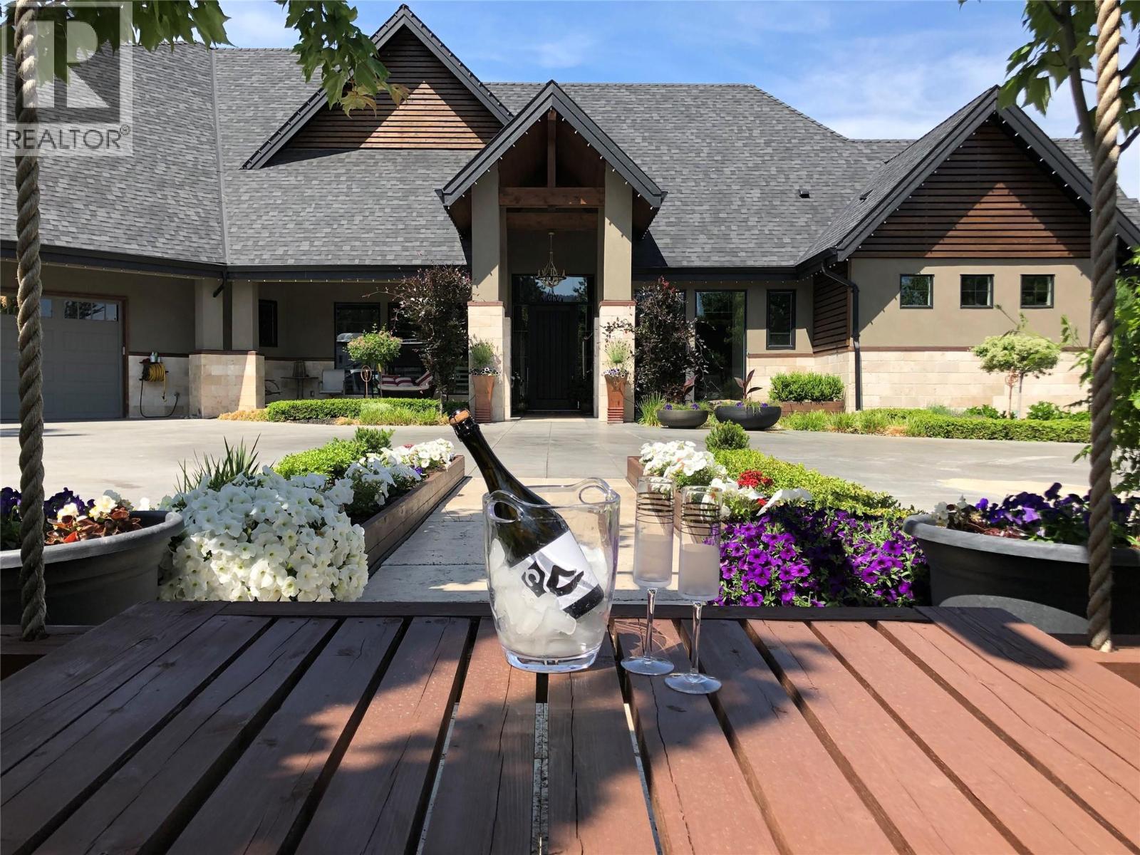  3990 Fairwinds Court, Kelowna