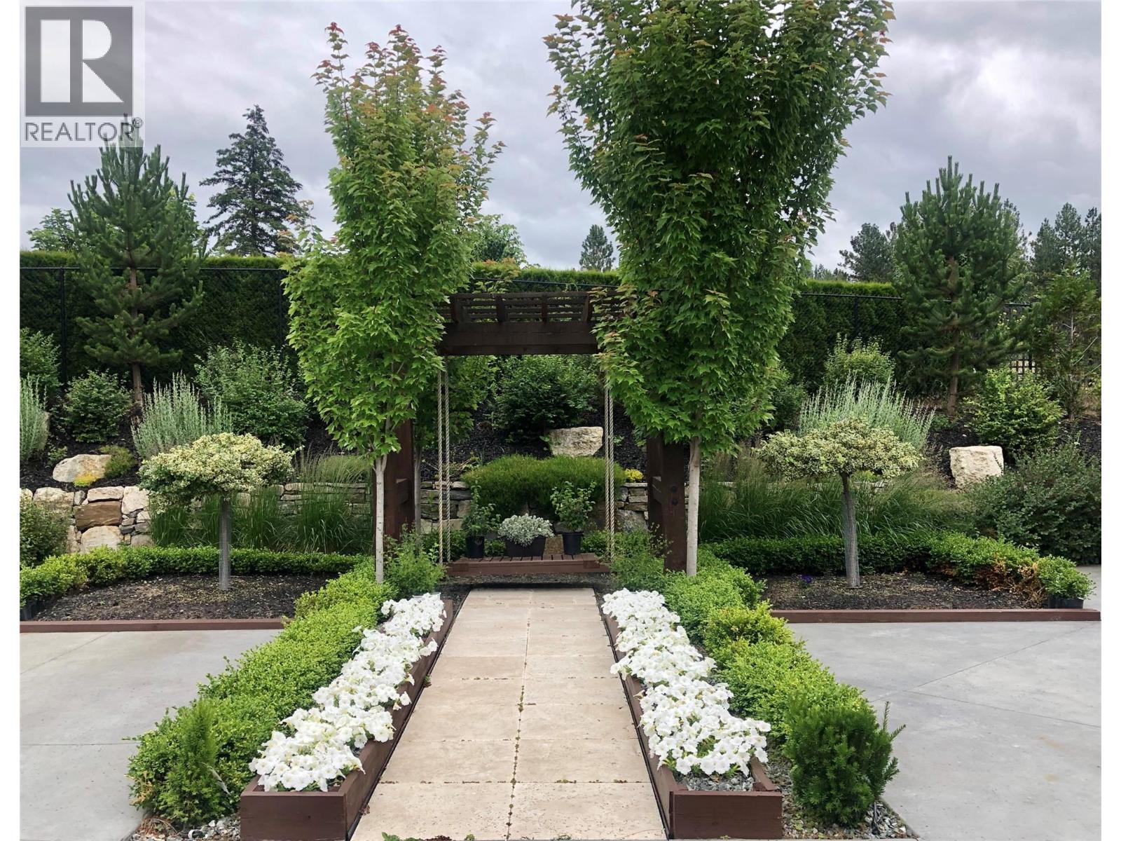  3990 Fairwinds Court, Kelowna