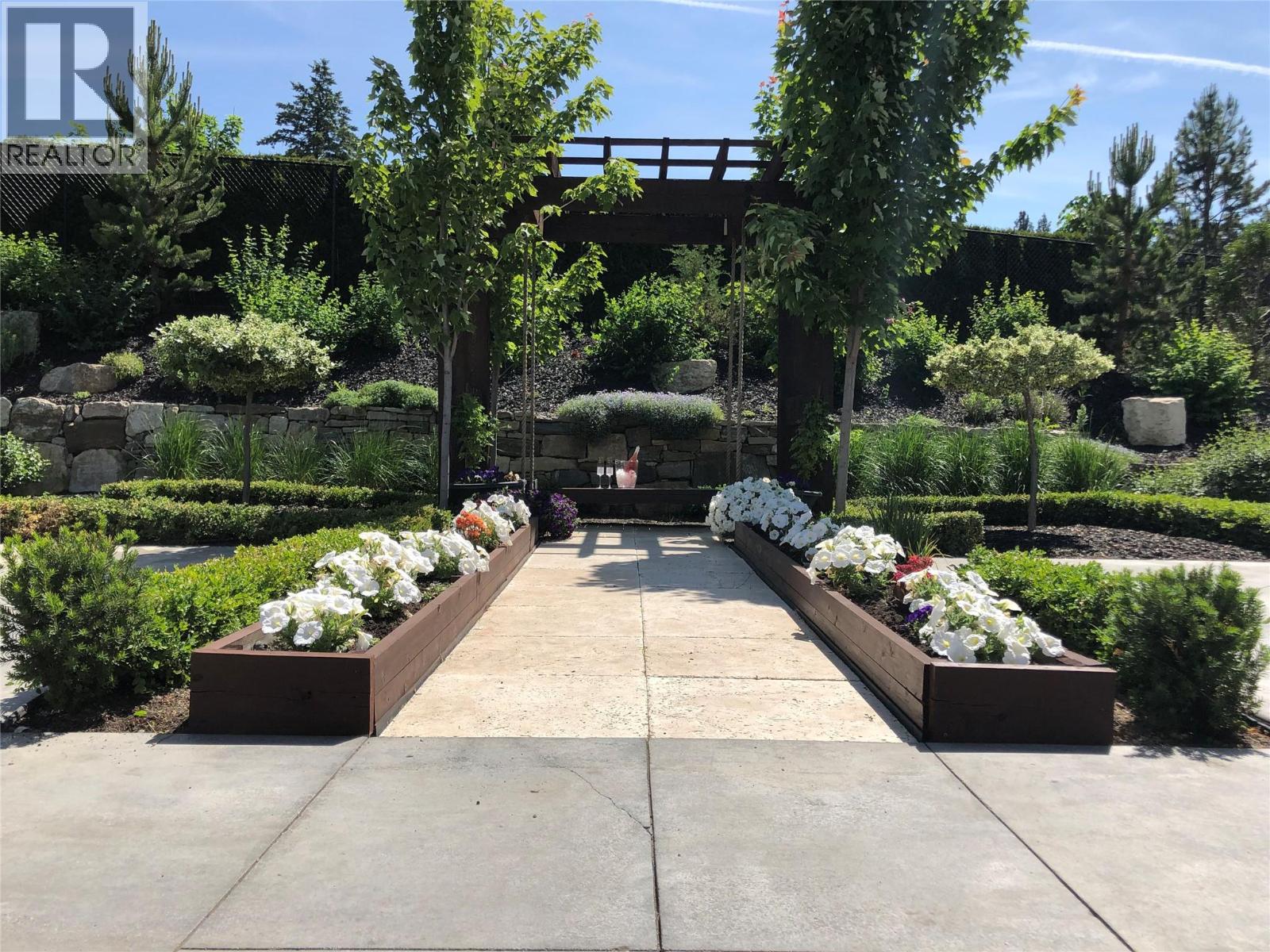  3990 Fairwinds Court, Kelowna