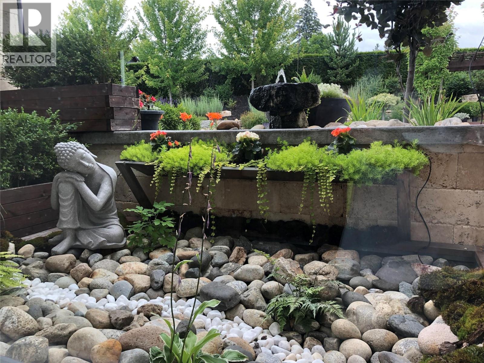  3990 Fairwinds Court, Kelowna