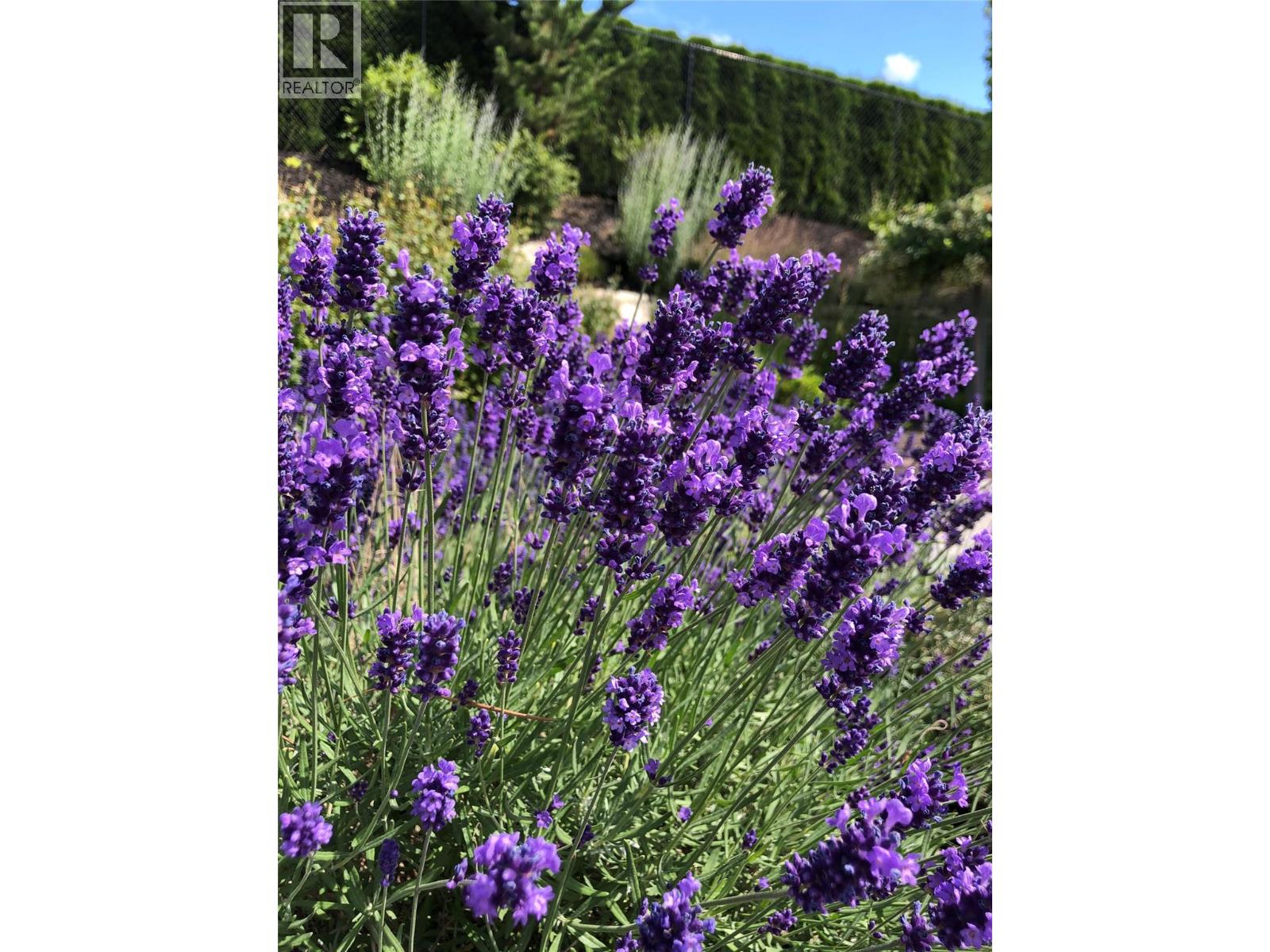  3990 Fairwinds Court, Kelowna