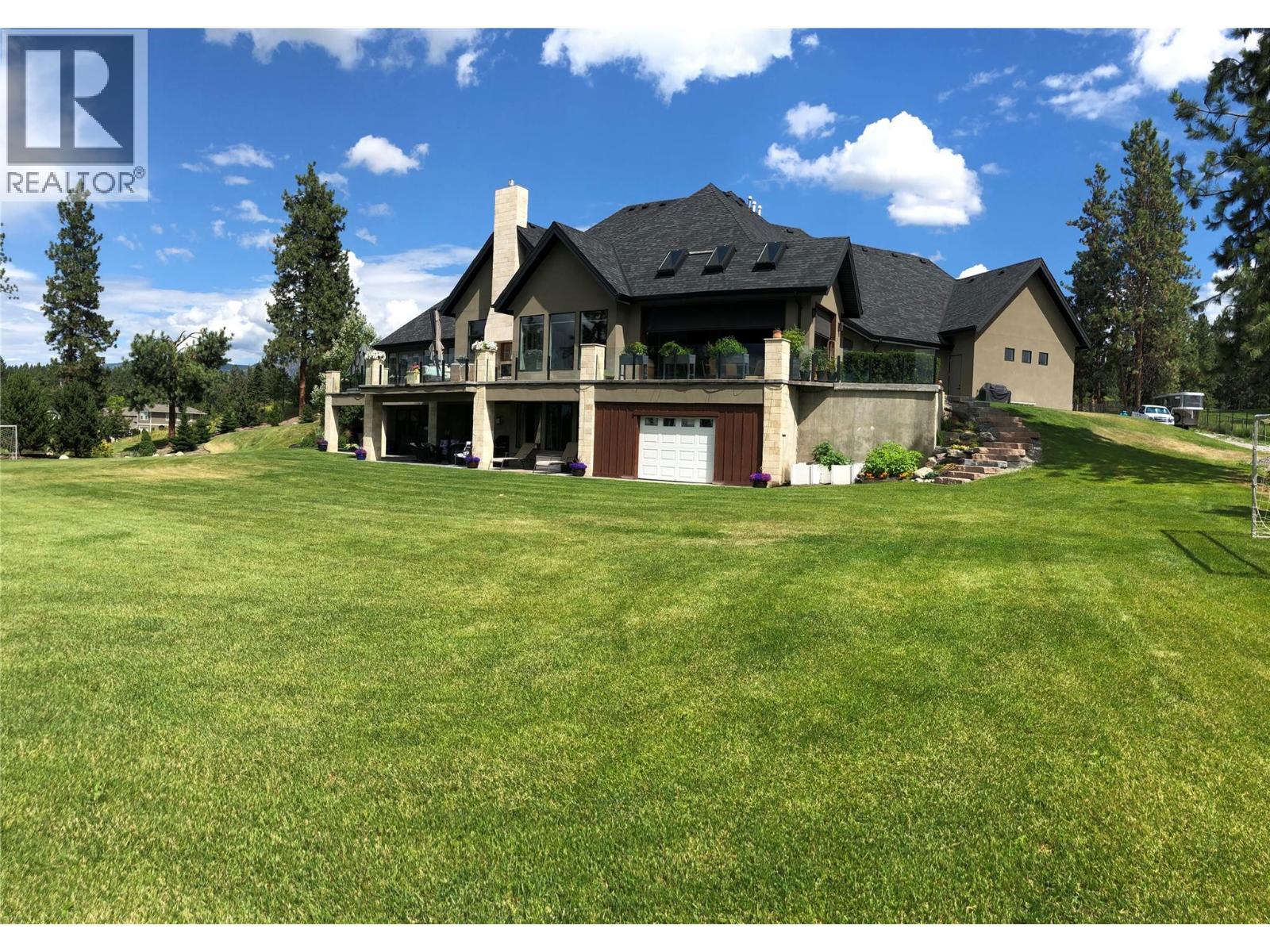  3990 Fairwinds Court, Kelowna