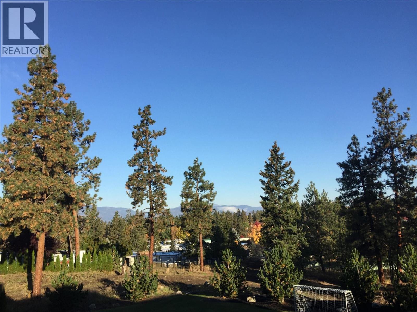  3990 Fairwinds Court, Kelowna