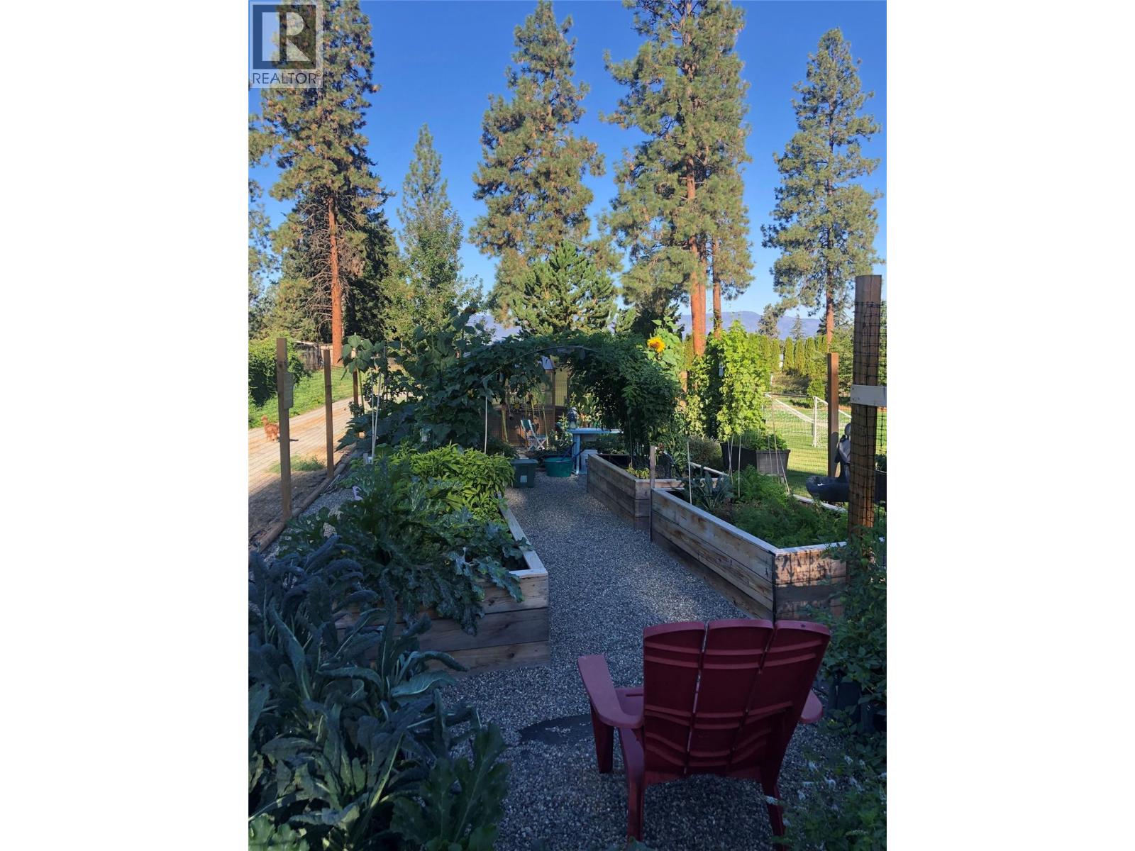  3990 Fairwinds Court, Kelowna