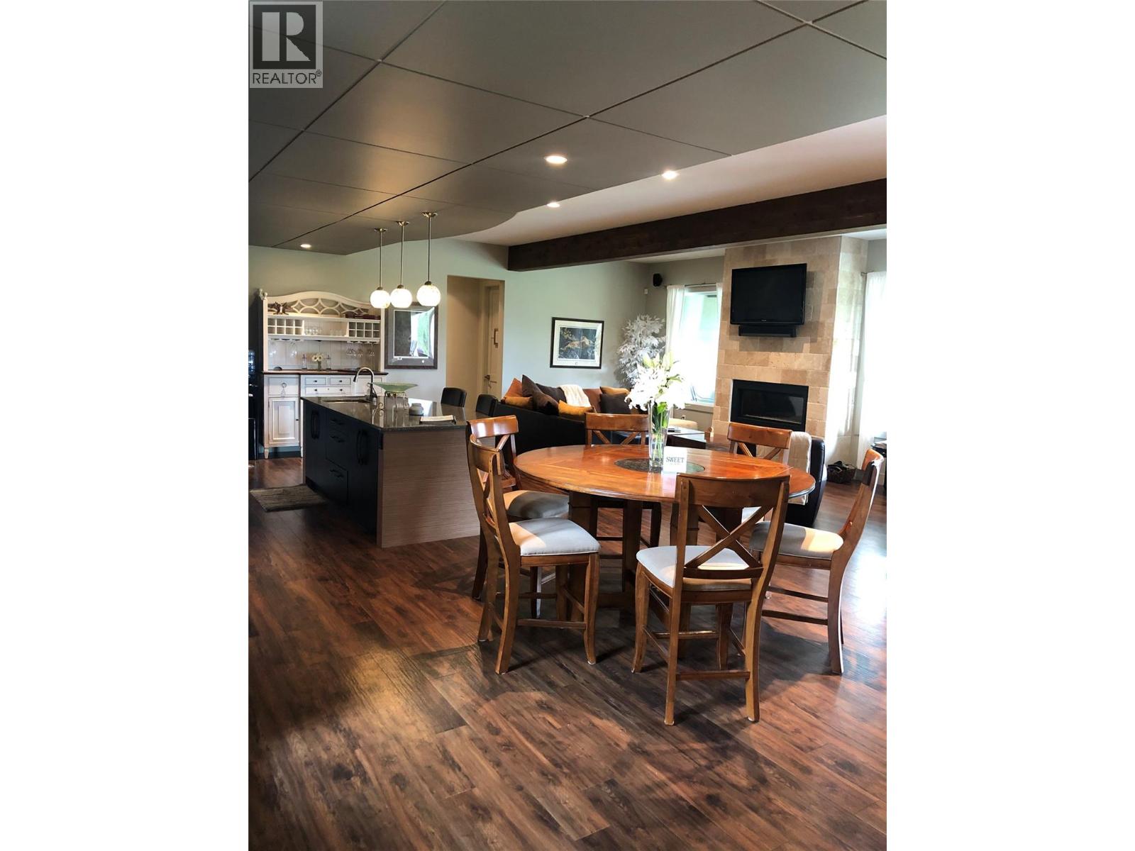  3990 Fairwinds Court, Kelowna