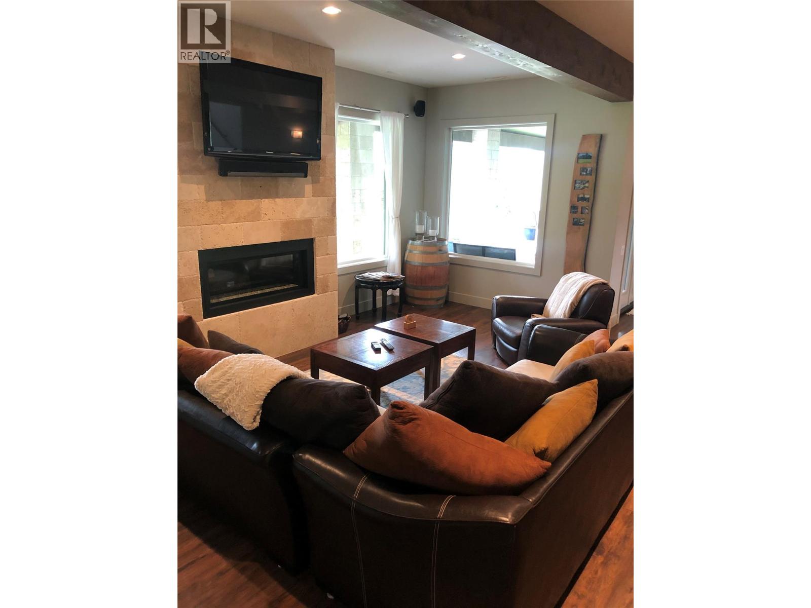  3990 Fairwinds Court, Kelowna