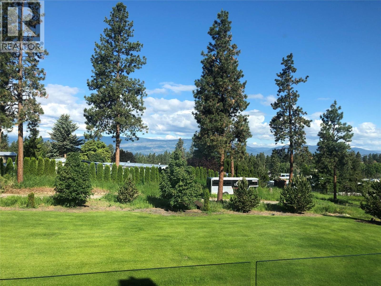  3990 Fairwinds Court, Kelowna