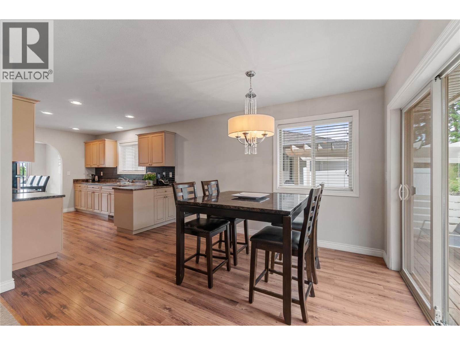 2042 Moonbeam Close, West Kelowna