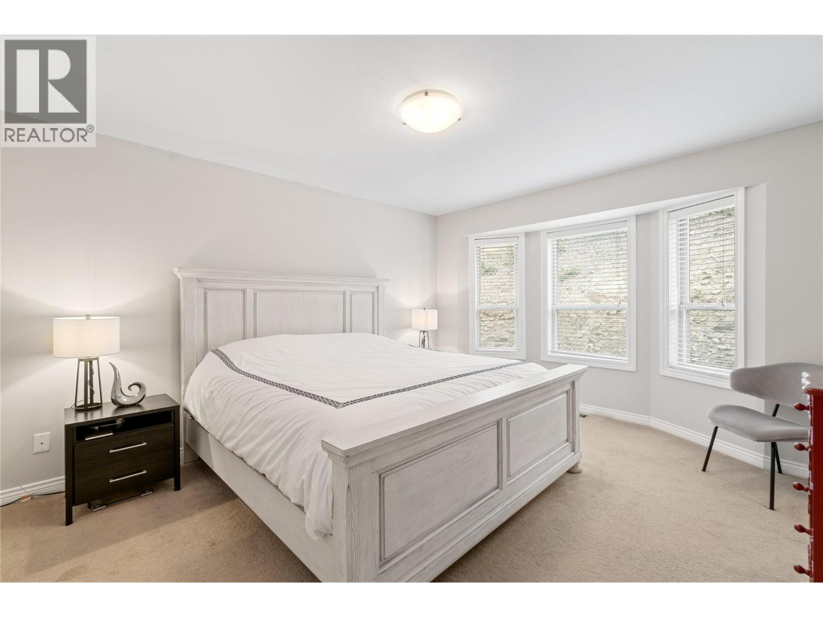 2042 Moonbeam Close, West Kelowna