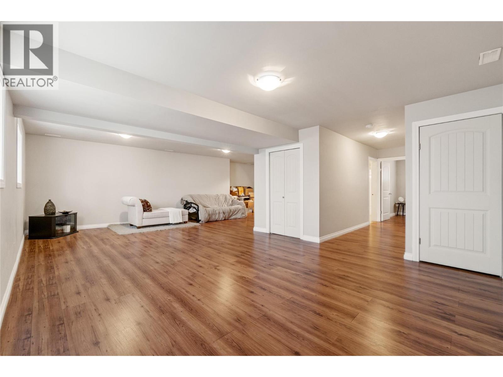 2042 Moonbeam Close, West Kelowna