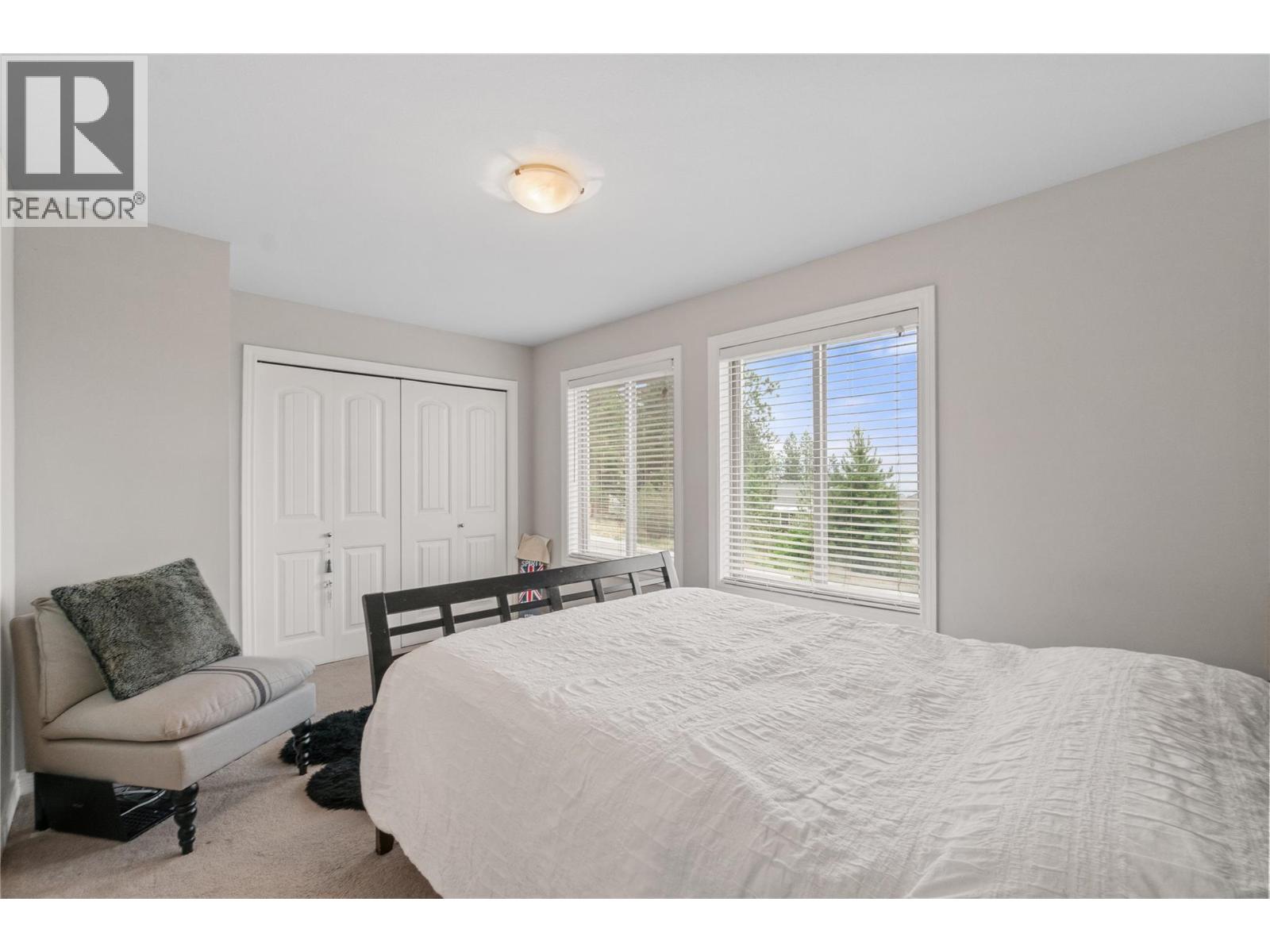 2042 Moonbeam Close, West Kelowna