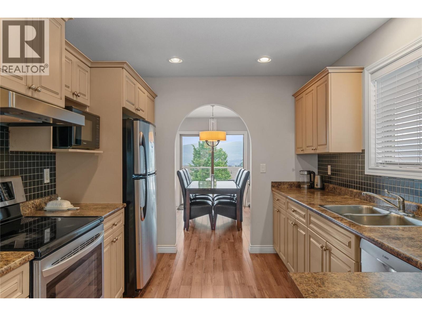 2042 Moonbeam Close, West Kelowna