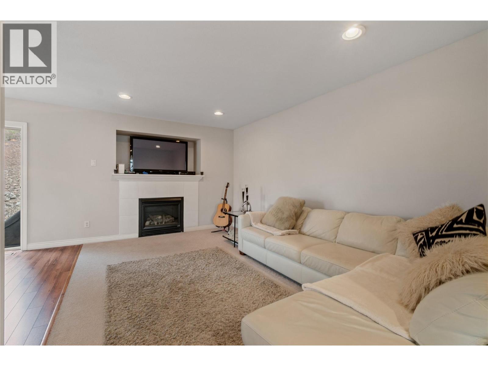 2042 Moonbeam Close, West Kelowna