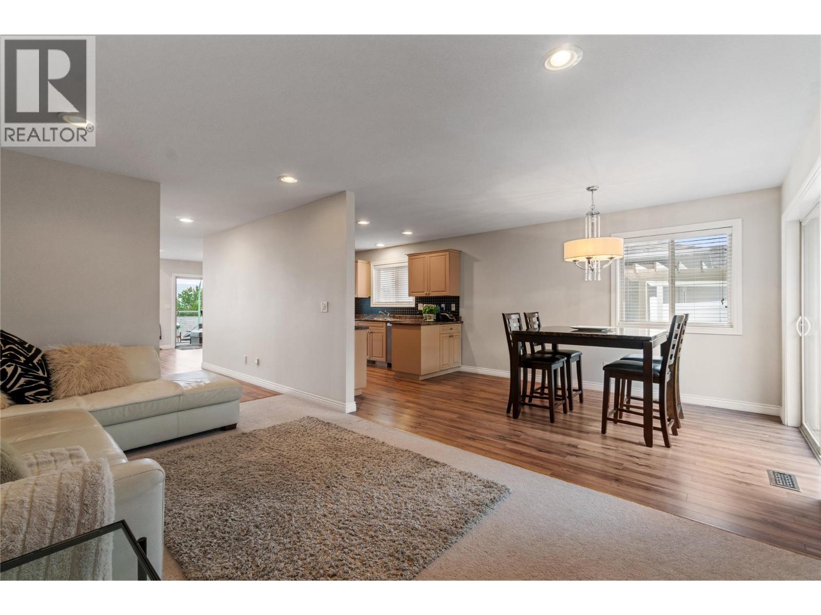 2042 Moonbeam Close, West Kelowna