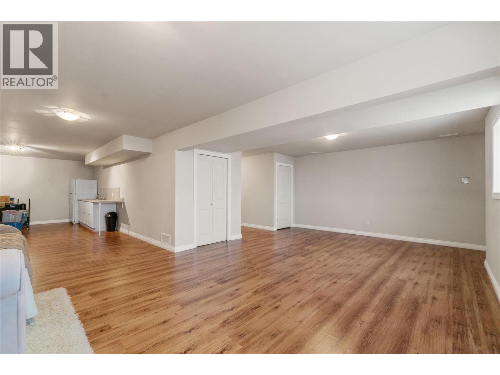 2042 Moonbeam Close, West Kelowna