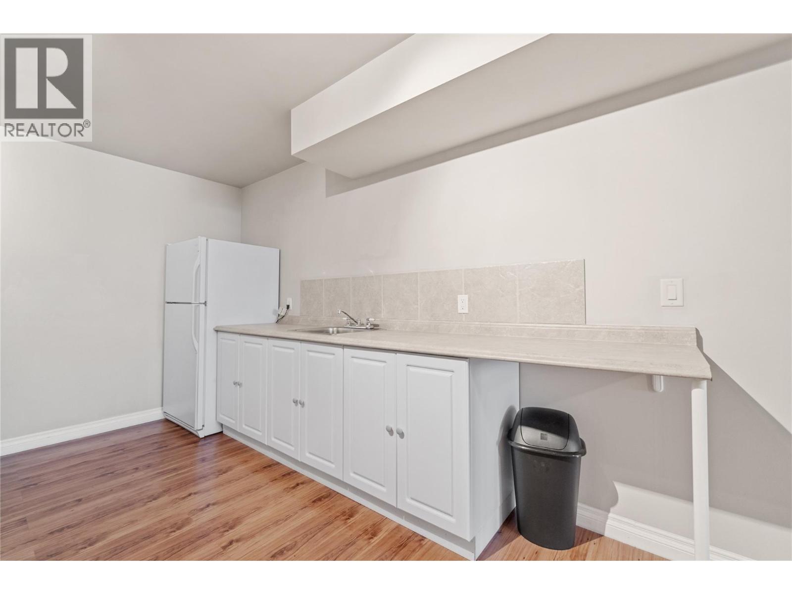 2042 Moonbeam Close, West Kelowna