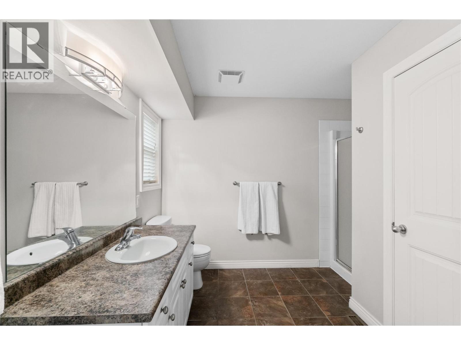 2042 Moonbeam Close, West Kelowna