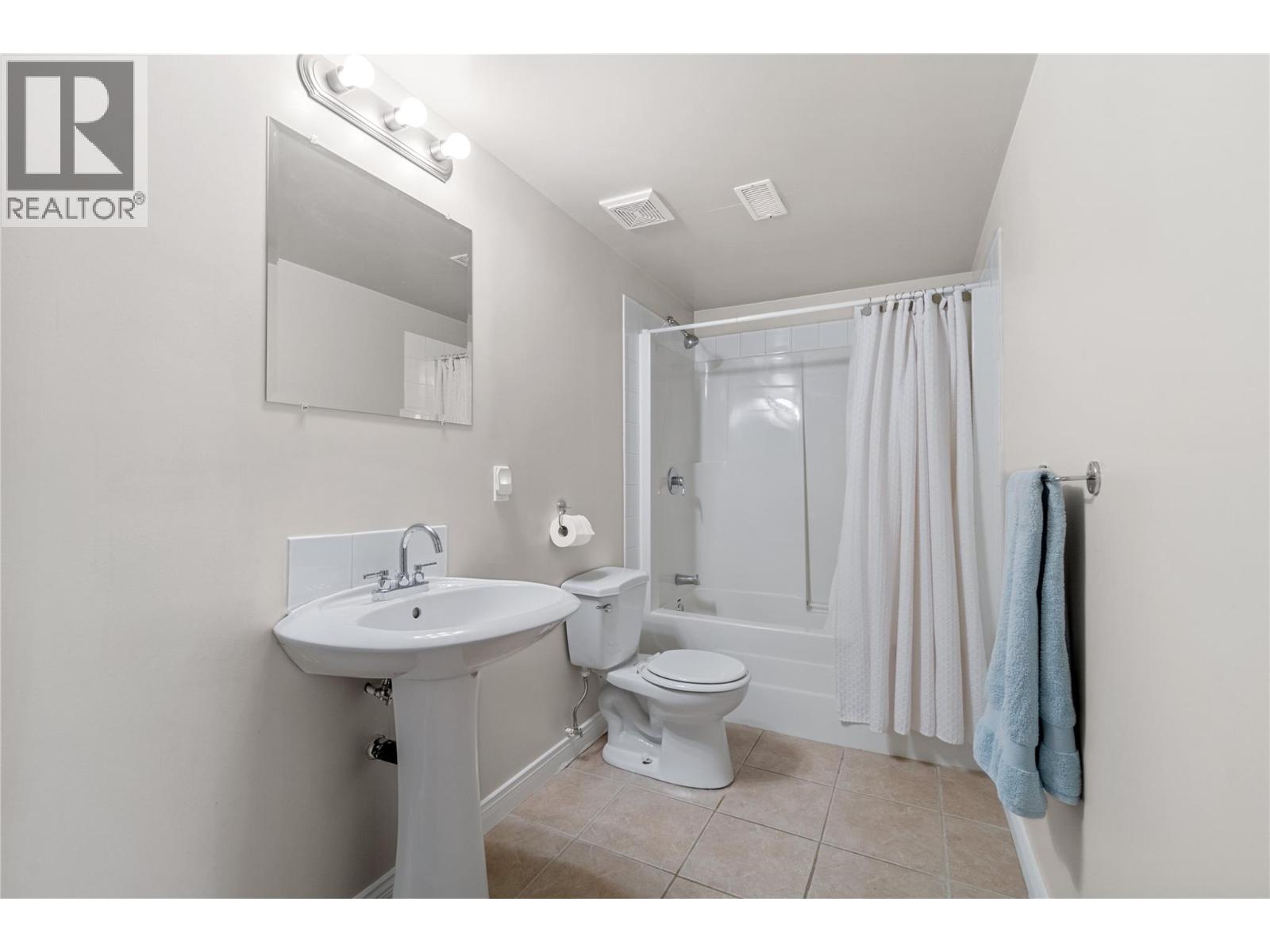 2042 Moonbeam Close, West Kelowna