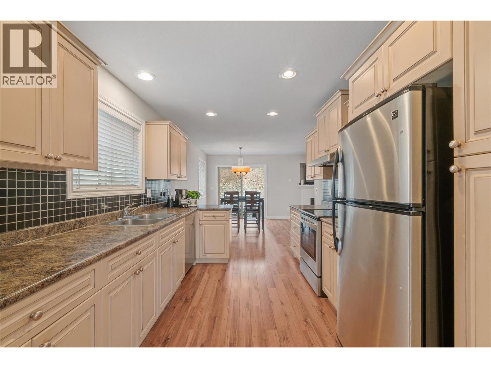 2042 Moonbeam Close, West Kelowna