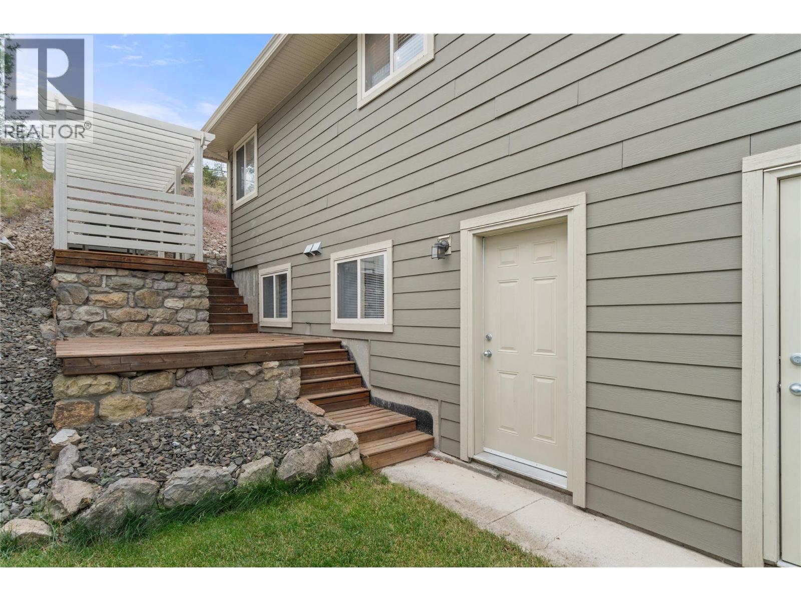 2042 Moonbeam Close, West Kelowna