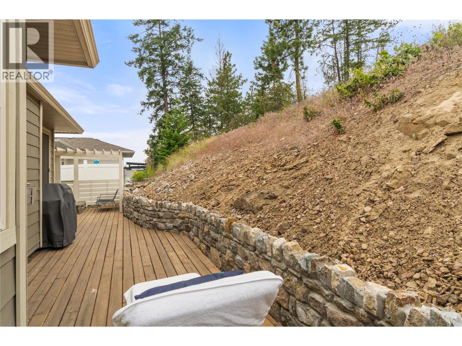 2042 Moonbeam Close, West Kelowna