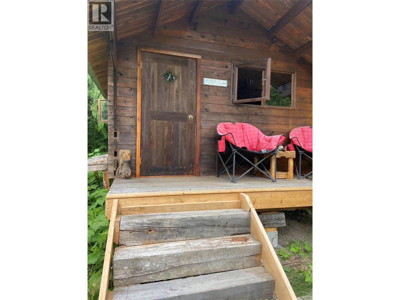  5926 Ferguson Frontage Road, Malakwa