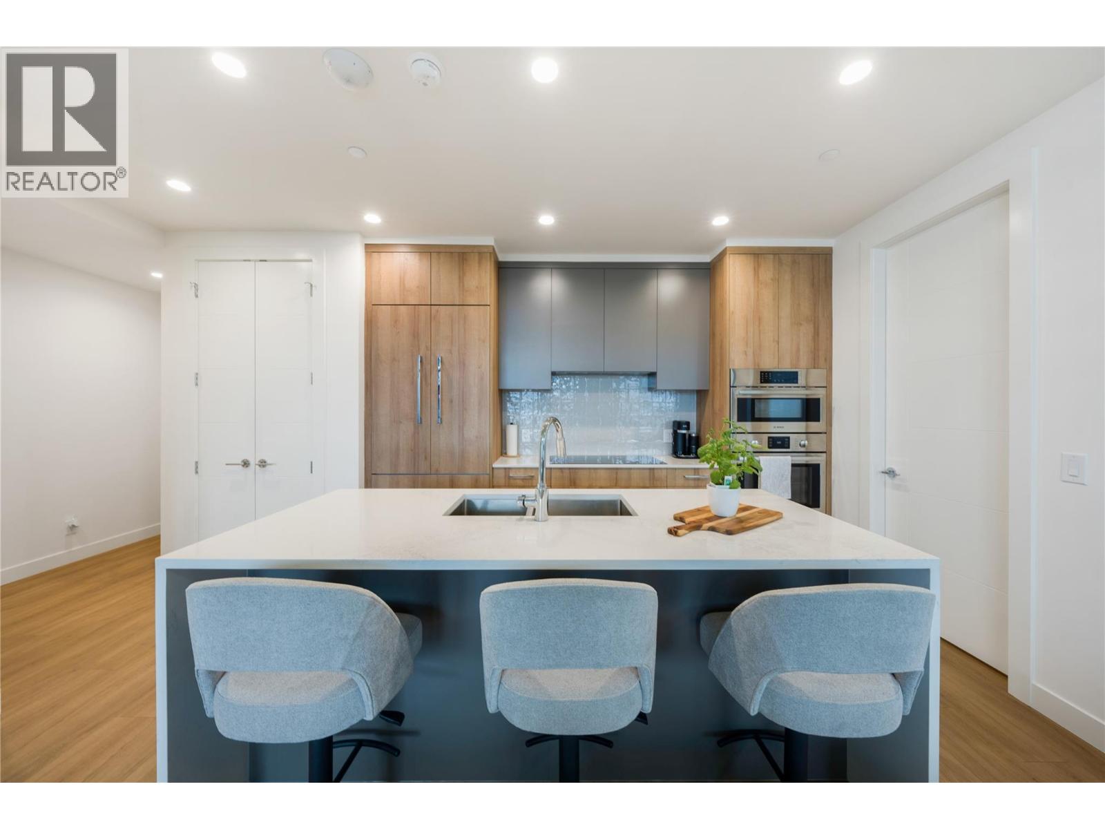 PH3 3699 Capozzi Road, Kelowna