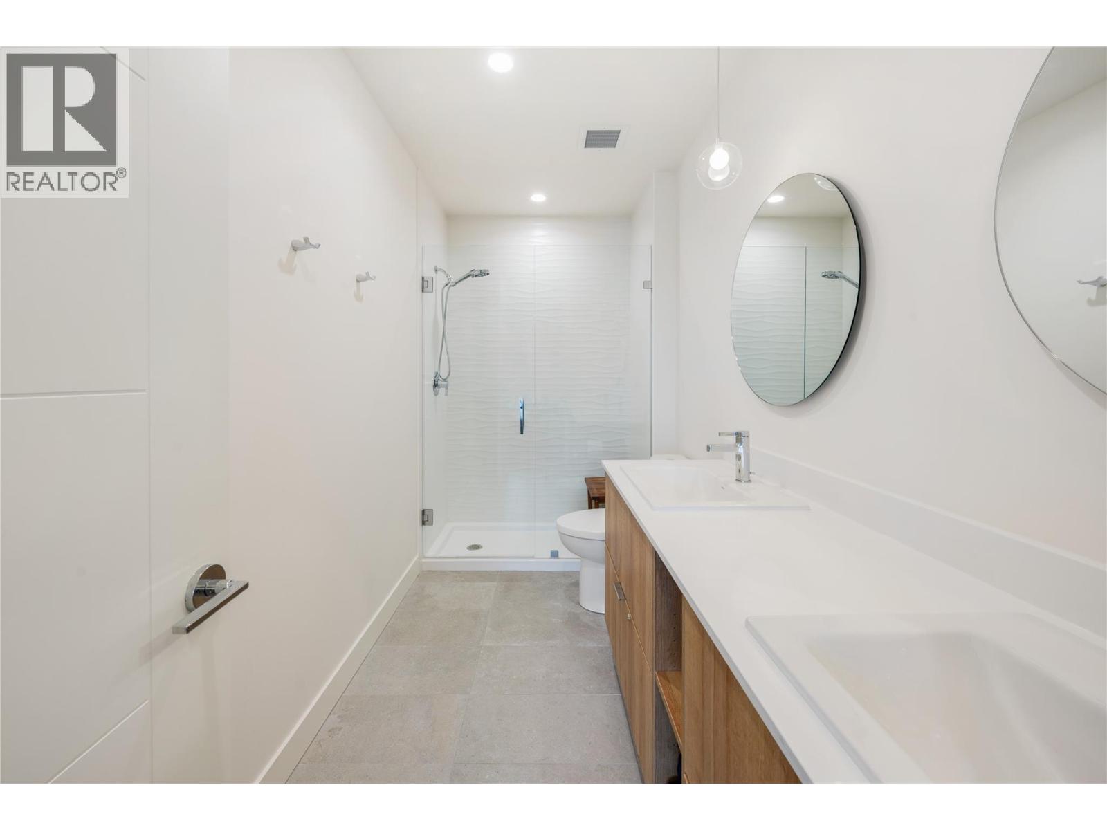 PH3 3699 Capozzi Road, Kelowna