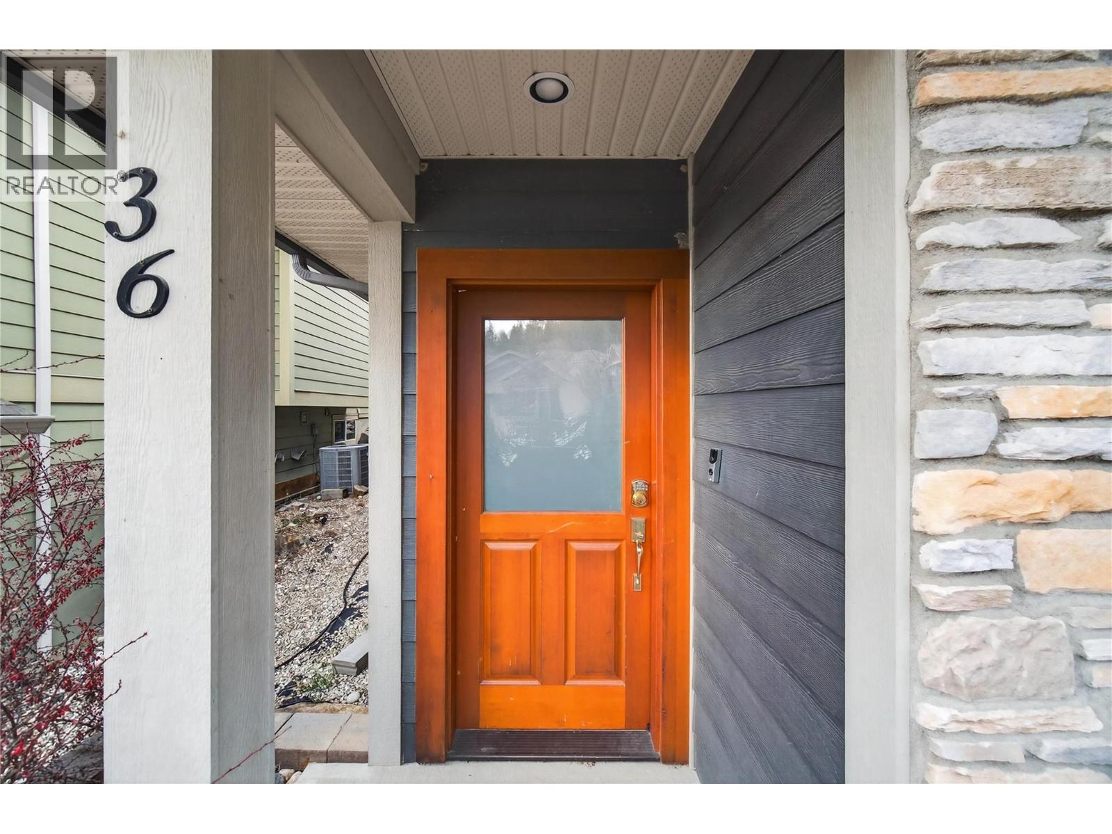 #36 1581 20 Street NE - 10