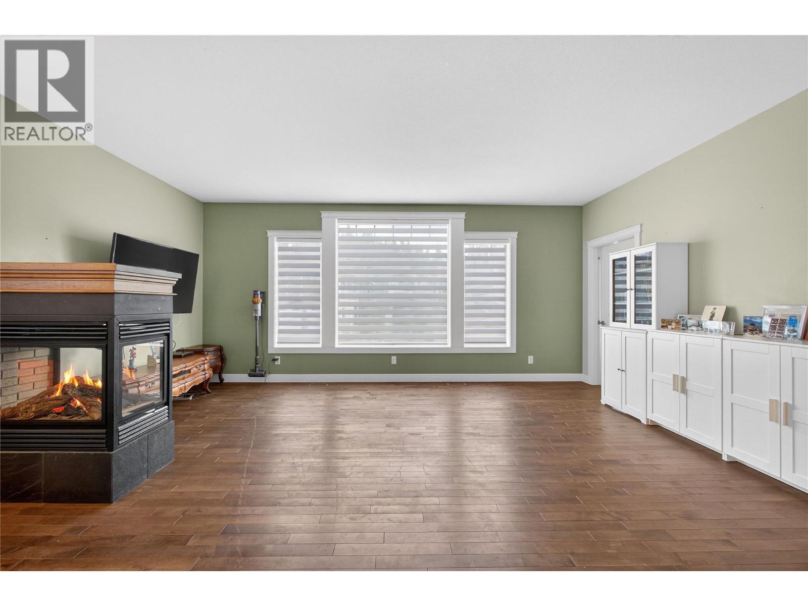 #36 1581 20 Street NE - 26