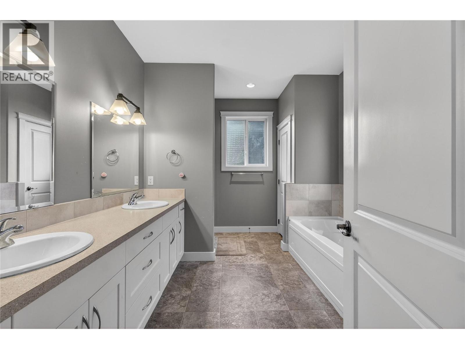 1581 20 Street NE Unit# 36, Salmon Arm