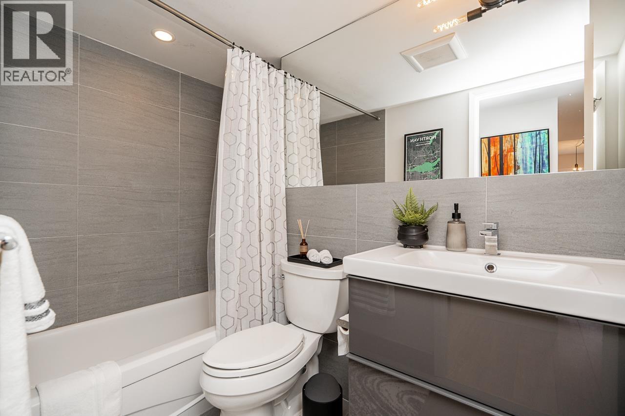 1202 110 W 4TH STREET, North Vancouver