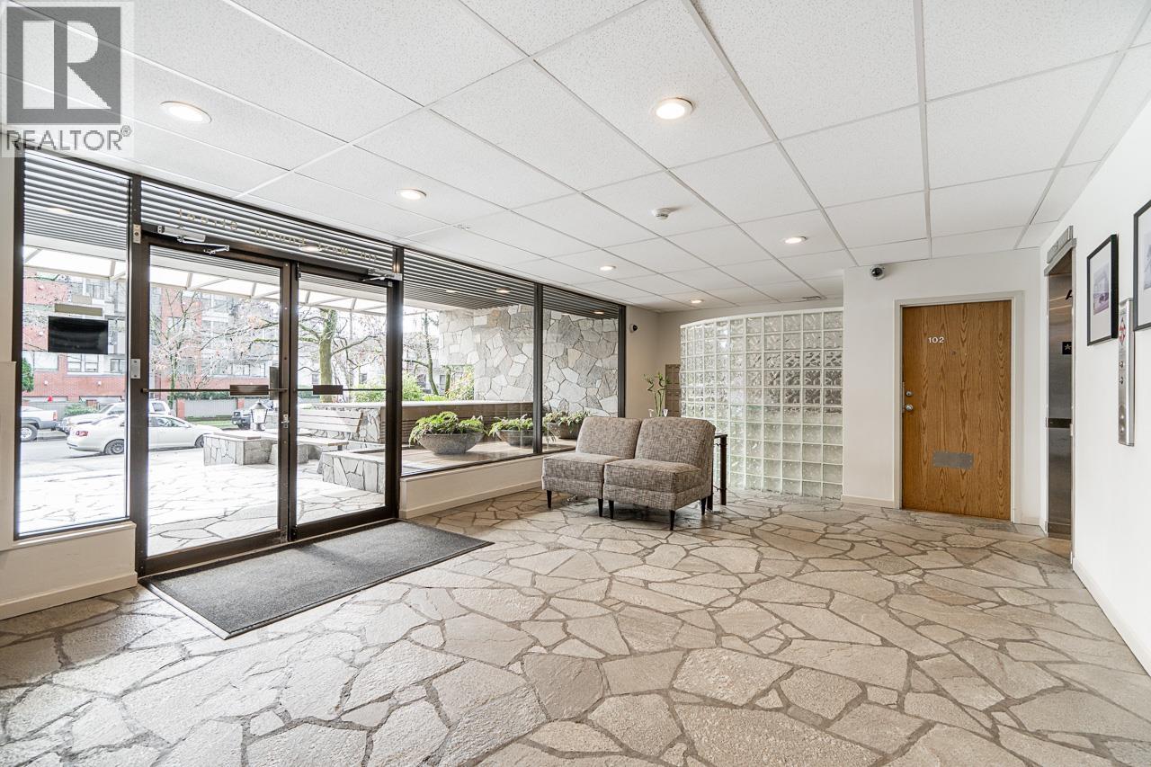 1202 110 W 4TH STREET, North Vancouver