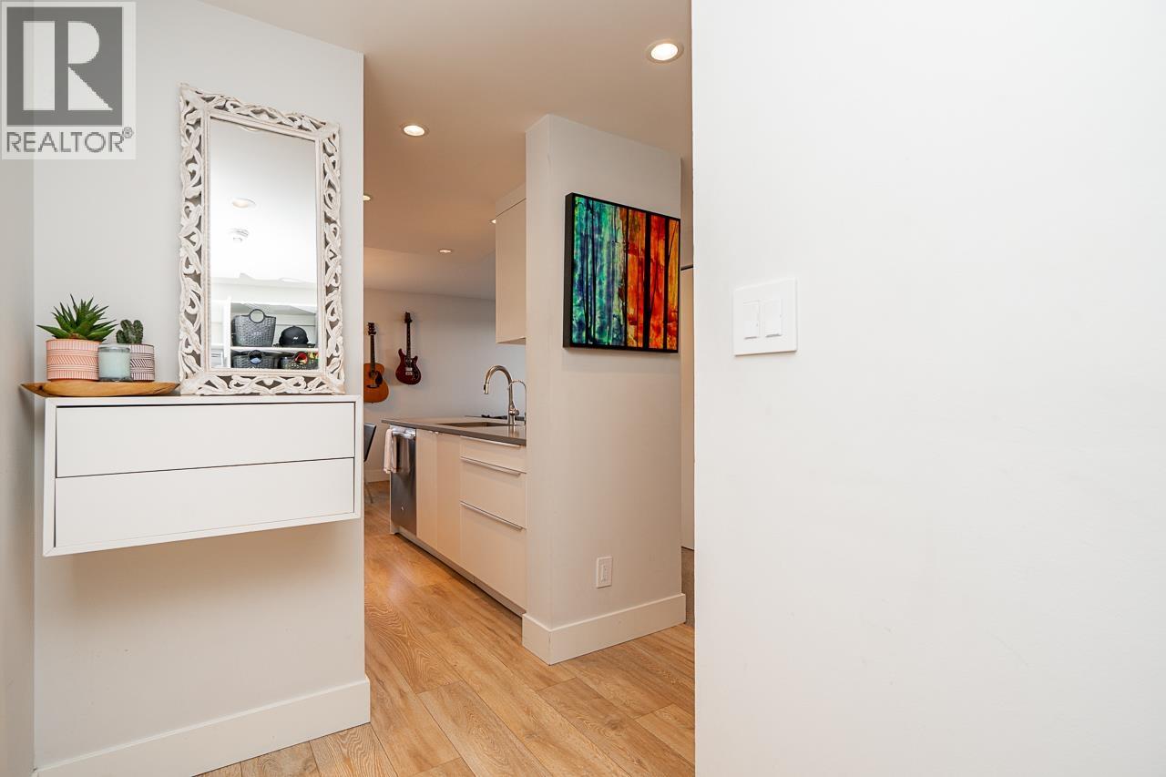 1202 110 W 4TH STREET, North Vancouver