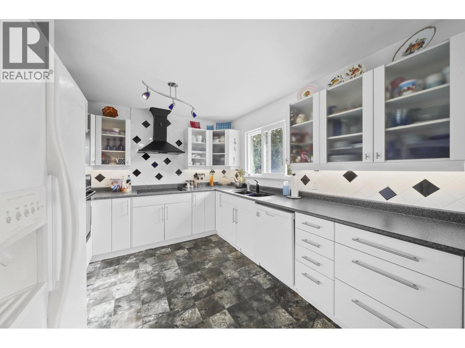 2160 DORSET AVENUE, Port Coquitlam