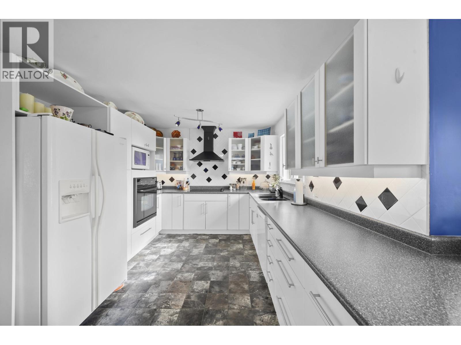 2160 DORSET AVENUE, Port Coquitlam