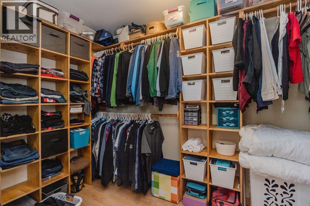 835 AURORA WAY, Gibsons