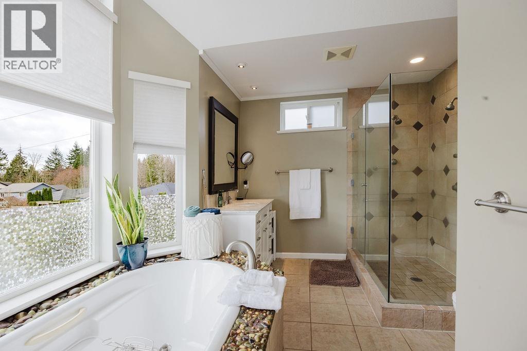 835 AURORA WAY, Gibsons