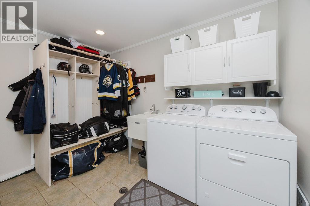 835 AURORA WAY, Gibsons